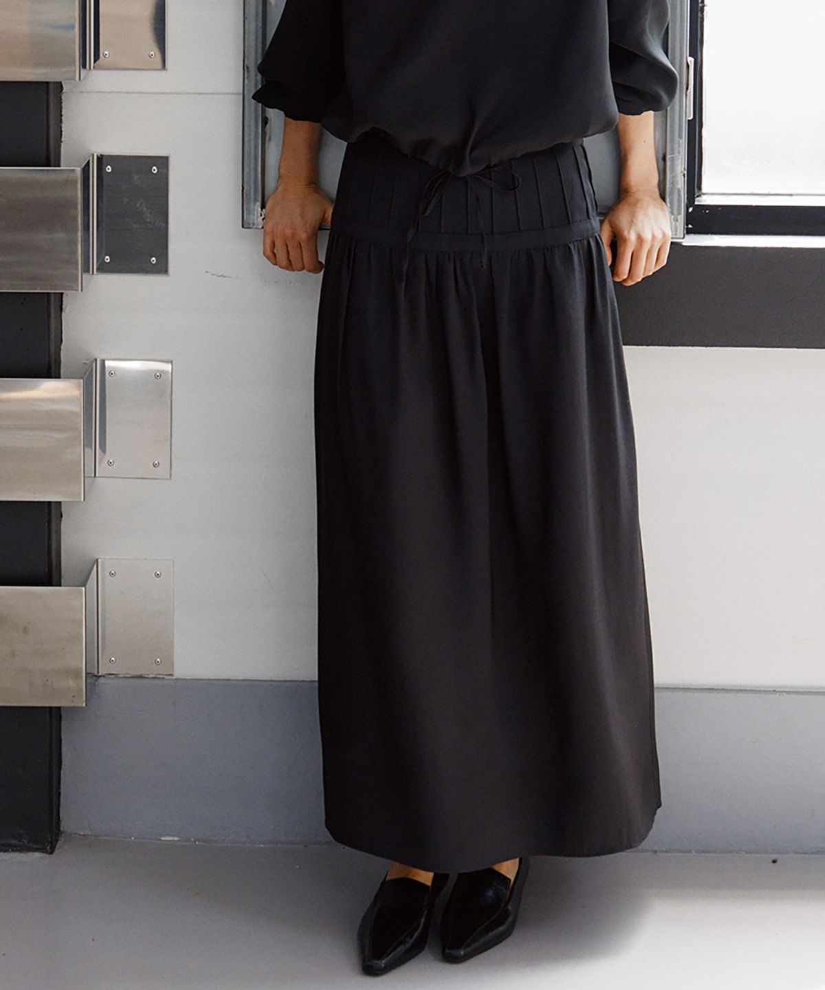 노우드(NOEUD) SK014 Muted Pintuck Skirt (Black)