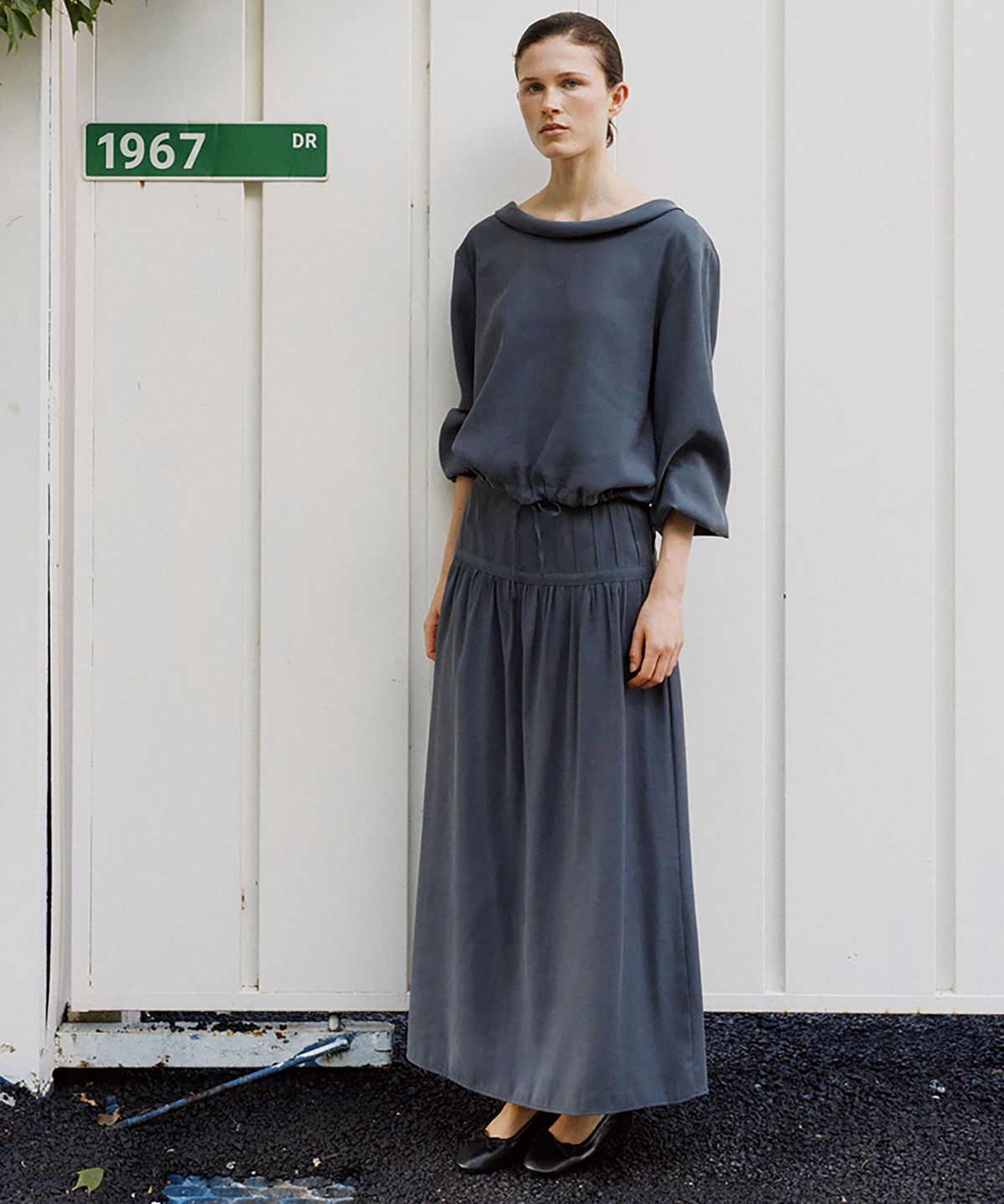 노우드(NOEUD) SK014 Muted Pintuck Skirt (Dark Grey)