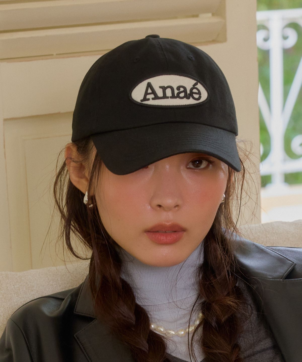 아나에(ANAE) CLAIR BADGE CAP BLACK