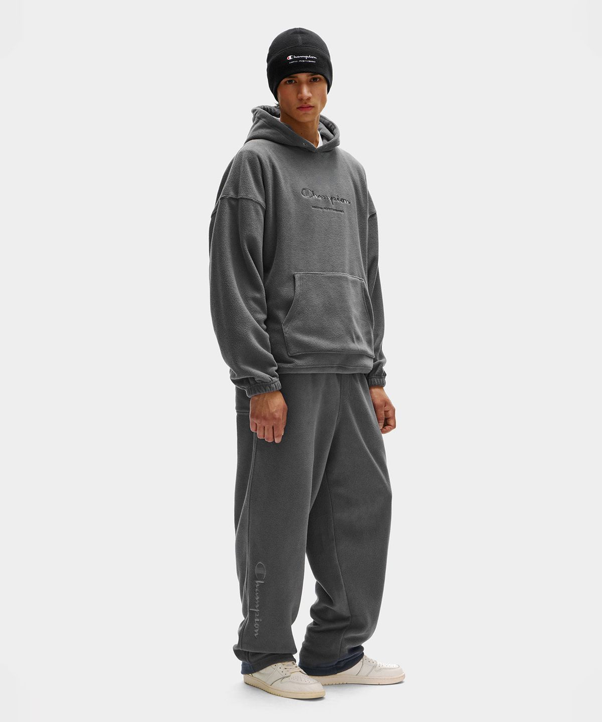 디미토(DIMITO) [CHAMPION x DIMITO] SCRIPT FLEECE OG PANTS DARK GREY