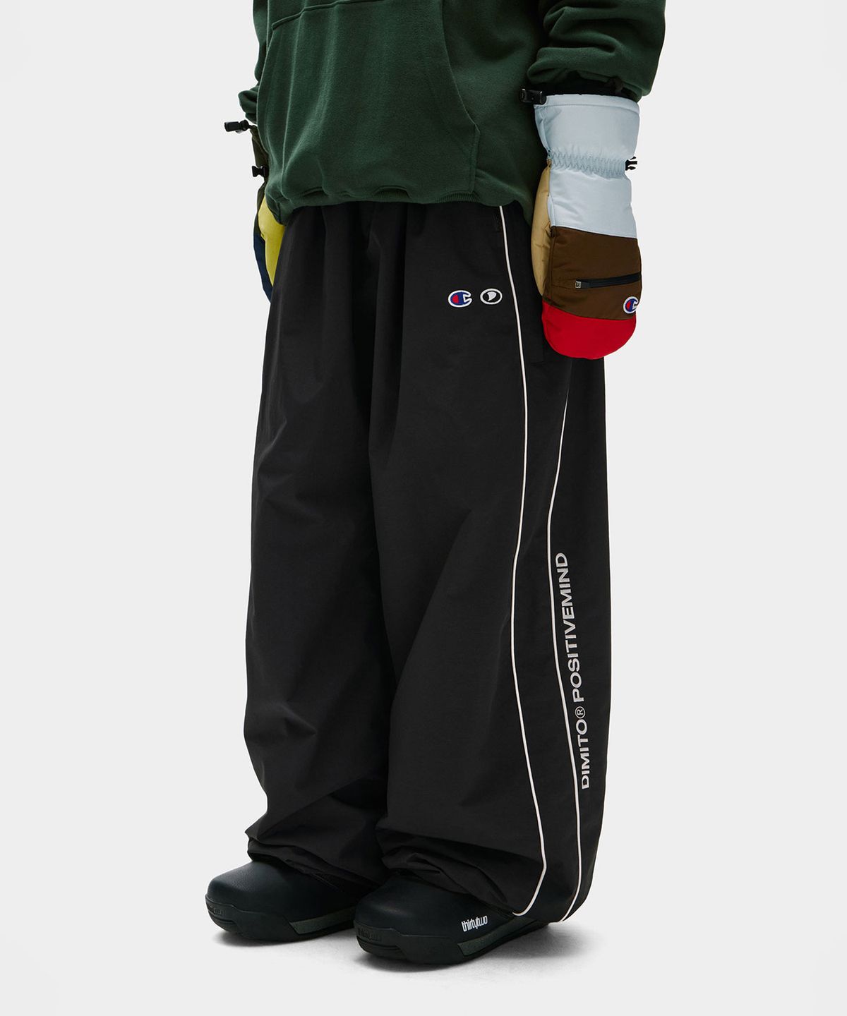 디미토(DIMITO) [CHAMPION x DIMITO] SCRIPT TRACK BANDED PANTS (WIDE FIT LV.2) BLACK