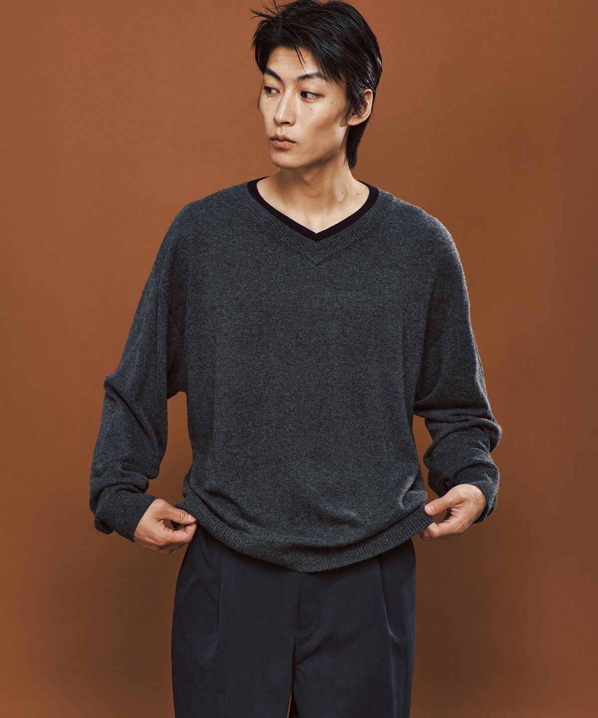 플랙(PLAC) 캐시미어 블렌드 브이넥 레이어드 니트 차콜