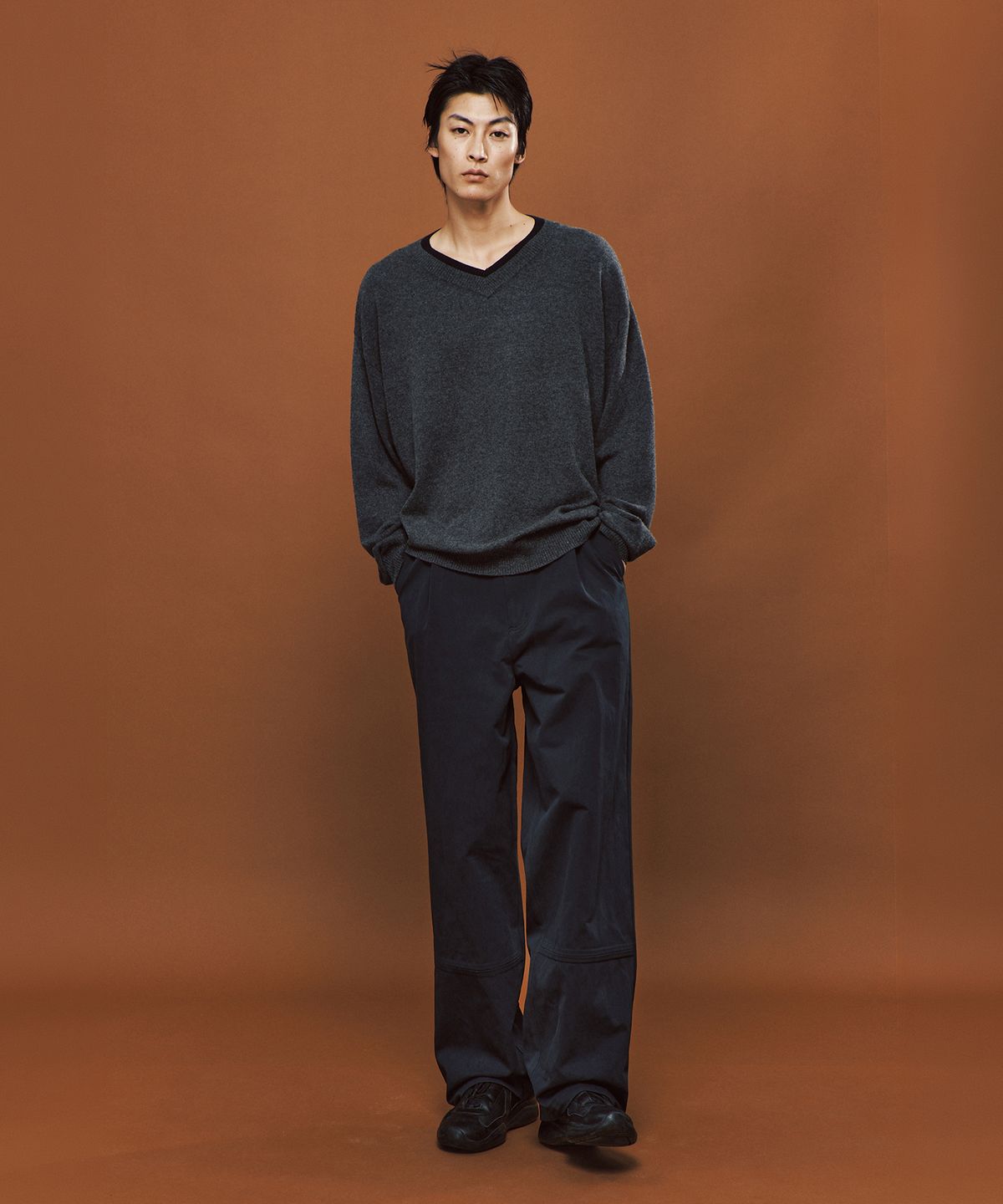 플랙(PLAC) 캐시미어 블렌드 브이넥 레이어드 니트 차콜