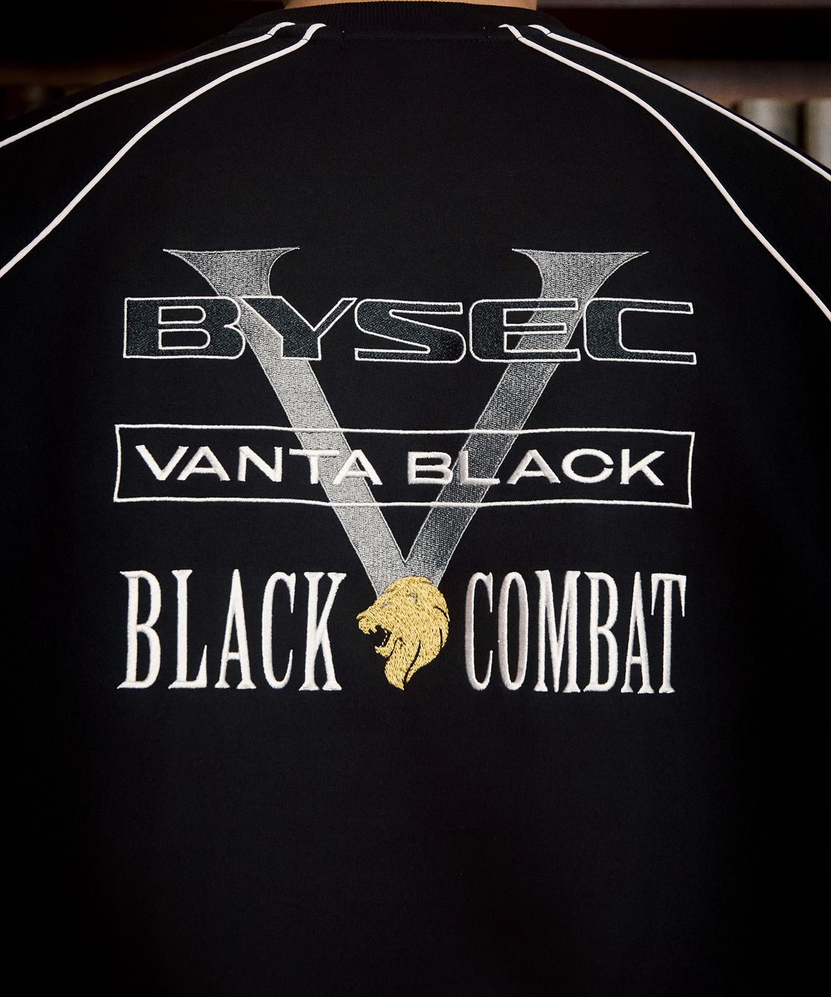 바이젝(BYSEC) [BYSEC X BLACKCOMBAT] 블랙컴뱃 벤타블랙 맨투맨