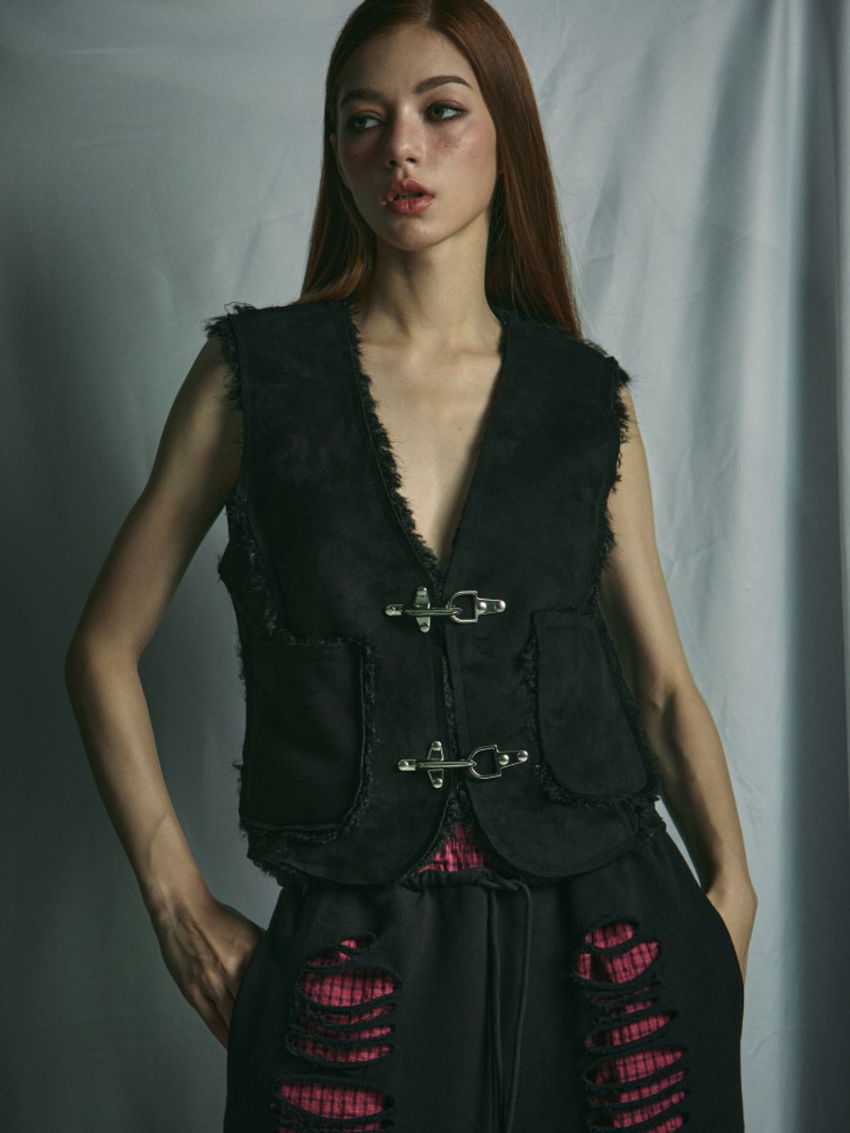 게이트리스(GATELESS) SHEARLING VEST-BLACK
