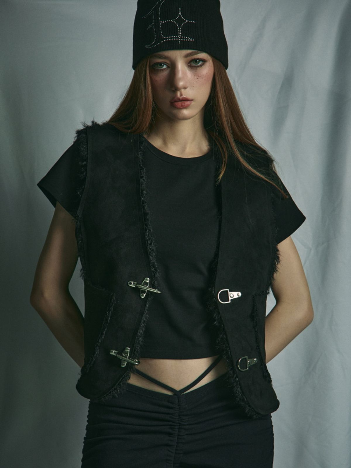 게이트리스(GATELESS) SHEARLING VEST-BLACK