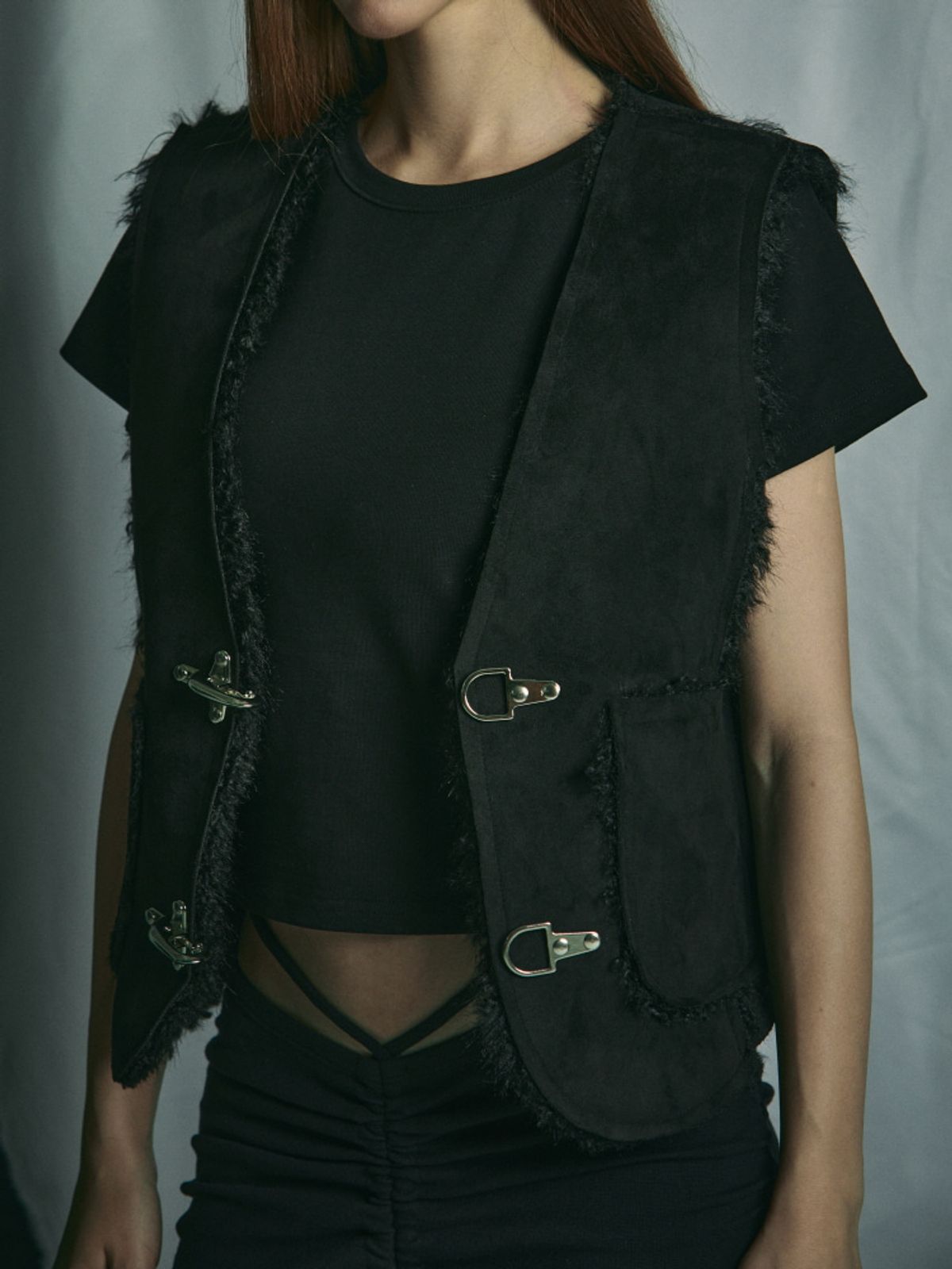 게이트리스(GATELESS) SHEARLING VEST-BLACK