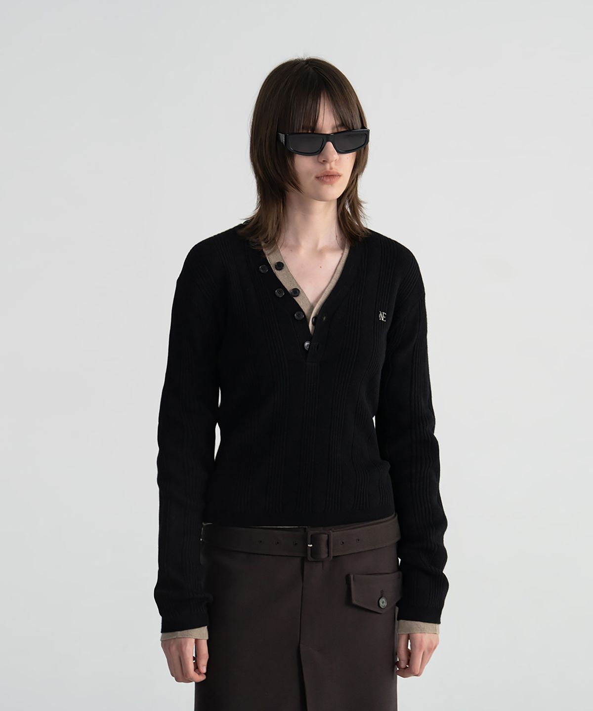 노이스(NOICE) (UNI) MERINO WOOL V-NECK RIBBED KNIT TOP - BLACK