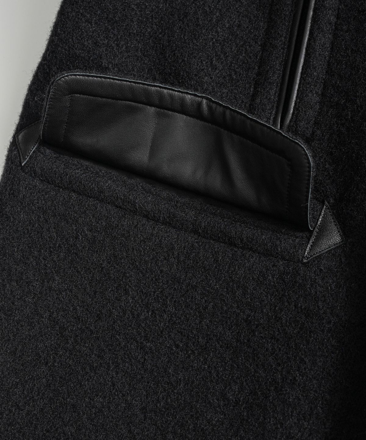 비헤비어(BEHEAVYER) BOILED WOOL NAVAL PEA COAT black
