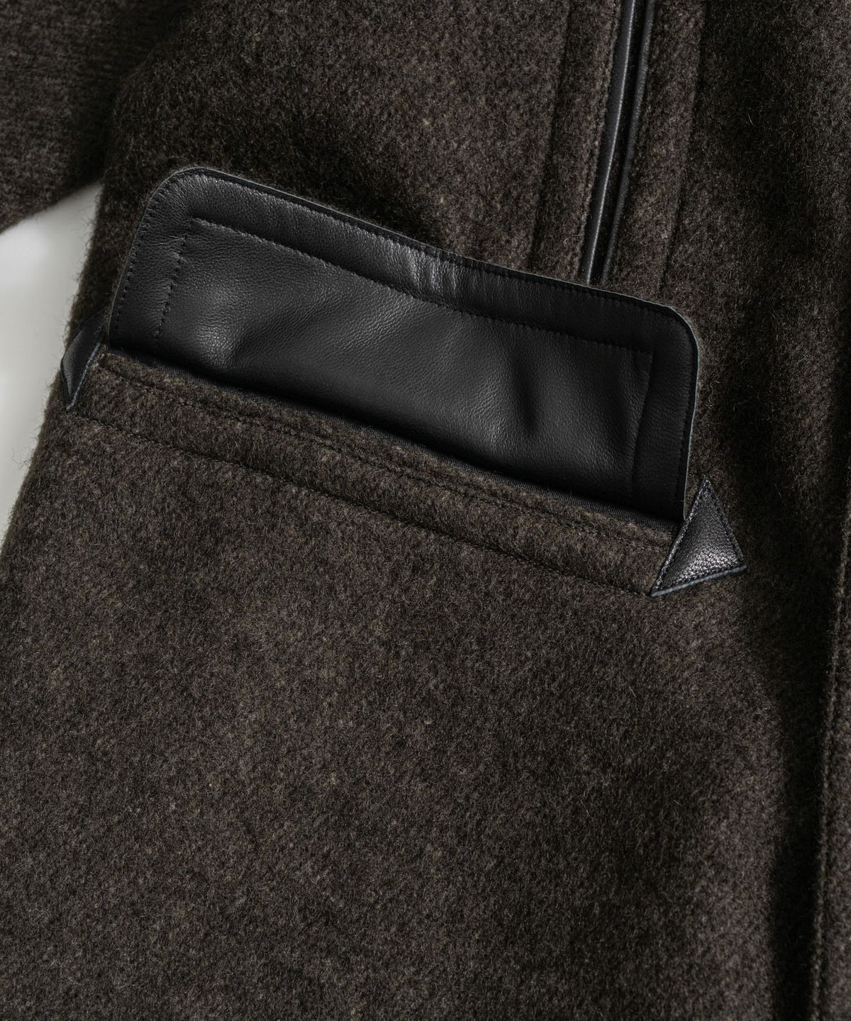 비헤비어(BEHEAVYER) BOILED WOOL NAVAL PEA COAT brown