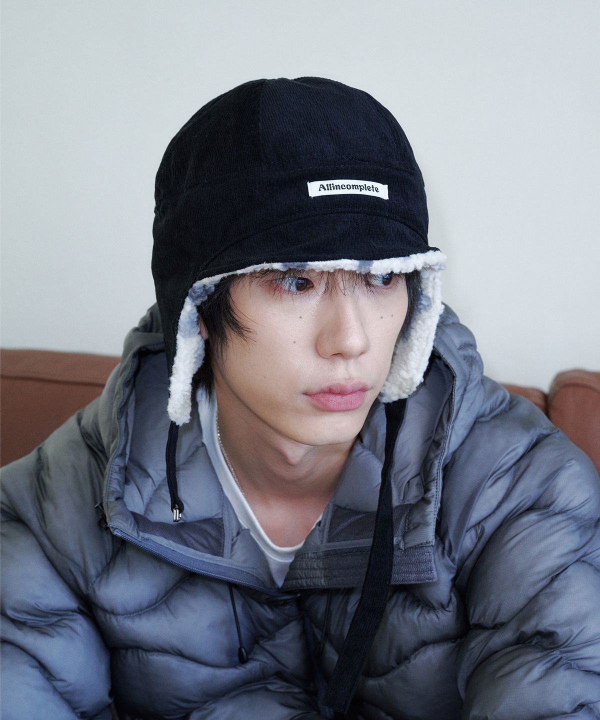 올인컴플리트(ALLINCOMPLETE) 코듀로이 도트 덤블 플라이트 햇 (블랙)