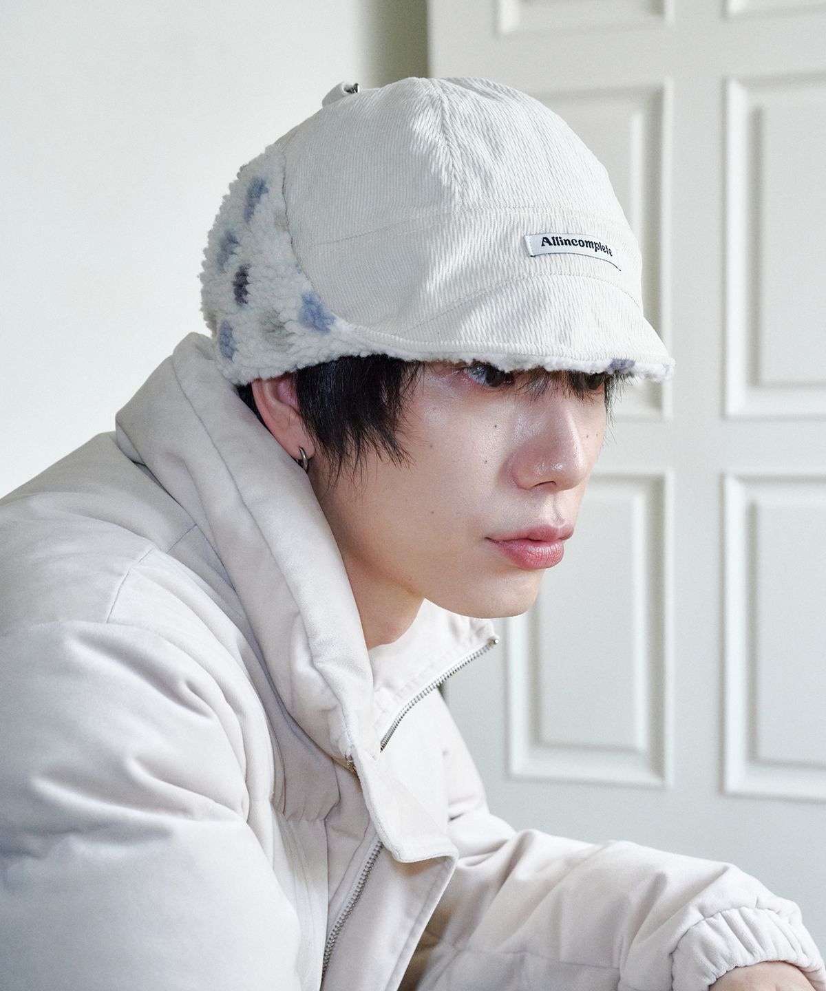 올인컴플리트(ALLINCOMPLETE) 코듀로이 도트 덤블 플라이트 햇 (아이보리)