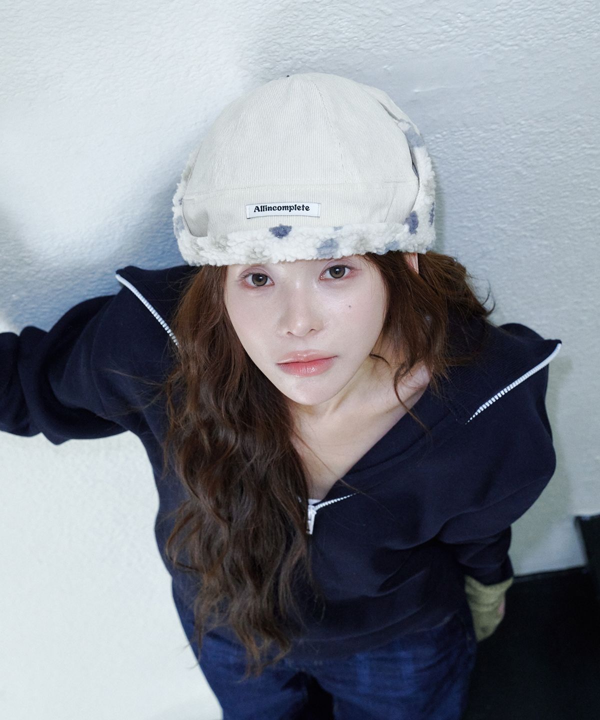 올인컴플리트(ALLINCOMPLETE) 코듀로이 도트 덤블 플라이트 햇 (아이보리)