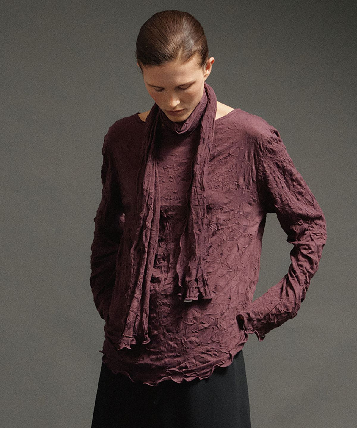 노우드(NOEUD) TS019 Wrinkle Boat-Neck Top (Wine)