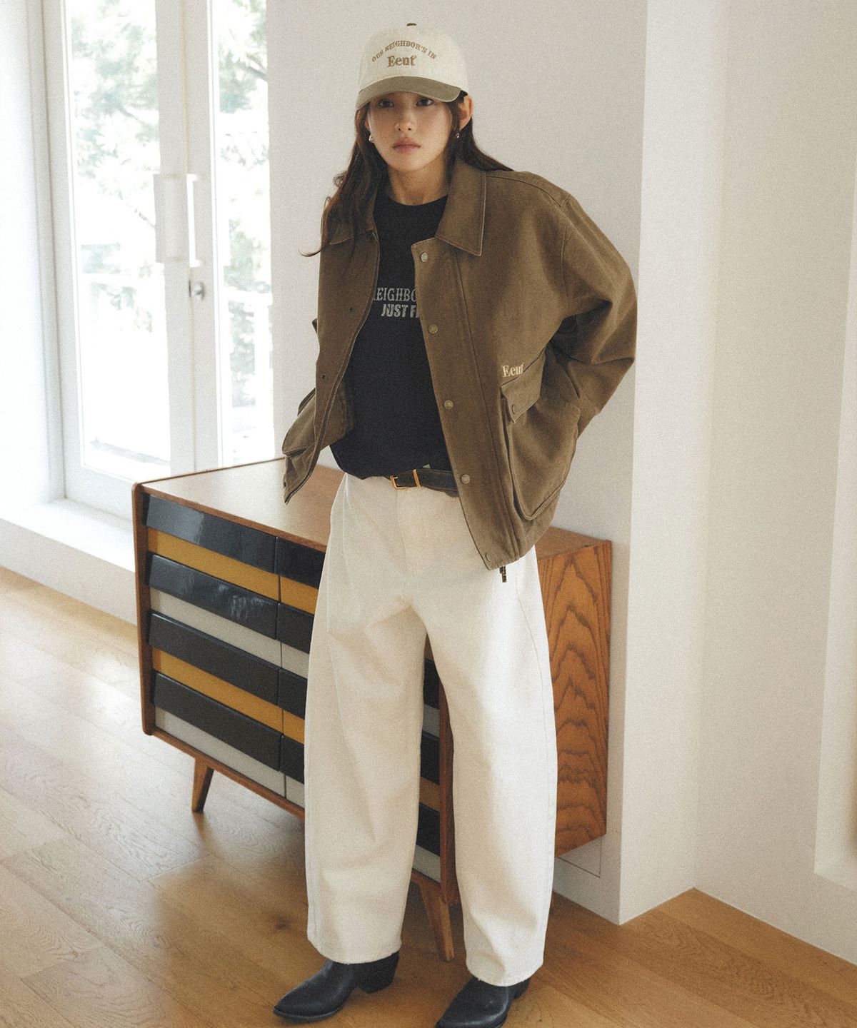 이우트(EEUT) EEUT CURVED DENIM PANTS / WHITE