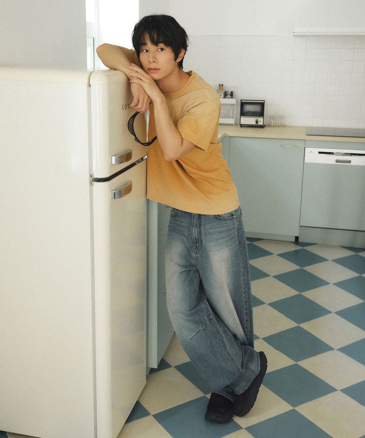 이우트(EEUT) EEUT CURVED DENIM PANTS / INDIGO BLUE