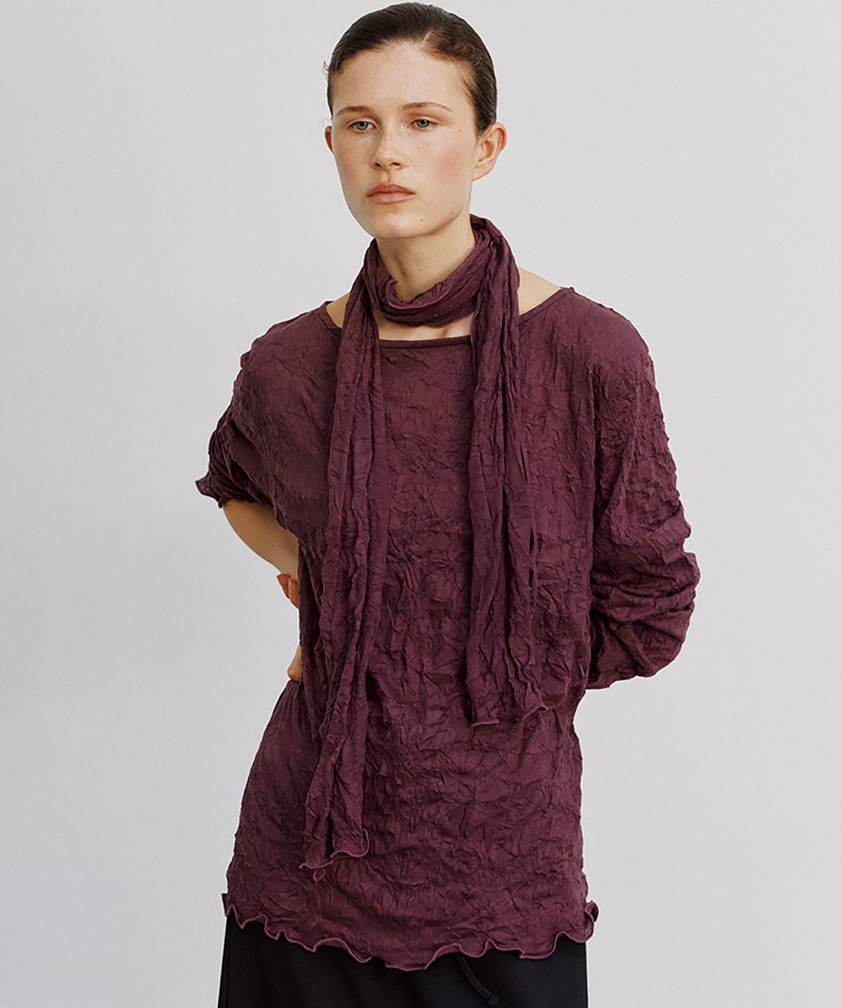 노우드(NOEUD) ACC02 Wrinkle Boat-Neck Scarf (Wine)