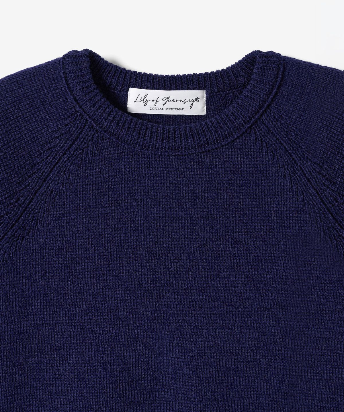 건지 울른스(Guernsey Woollens) [릴리 오브 건지] 실켓 울 나그랑 라운드넥 니트 - 네이비