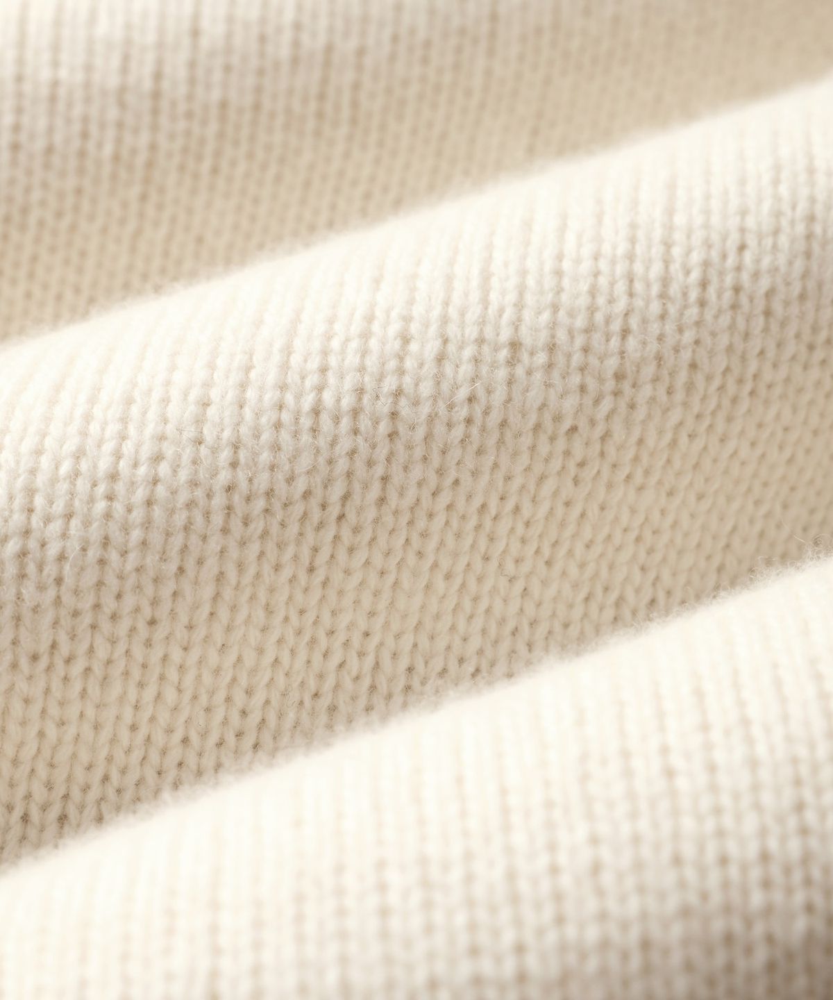 건지 울른스(Guernsey Woollens) [릴리 오브 건지] 에어울 후드 버튼넥 니트 - 아이보리