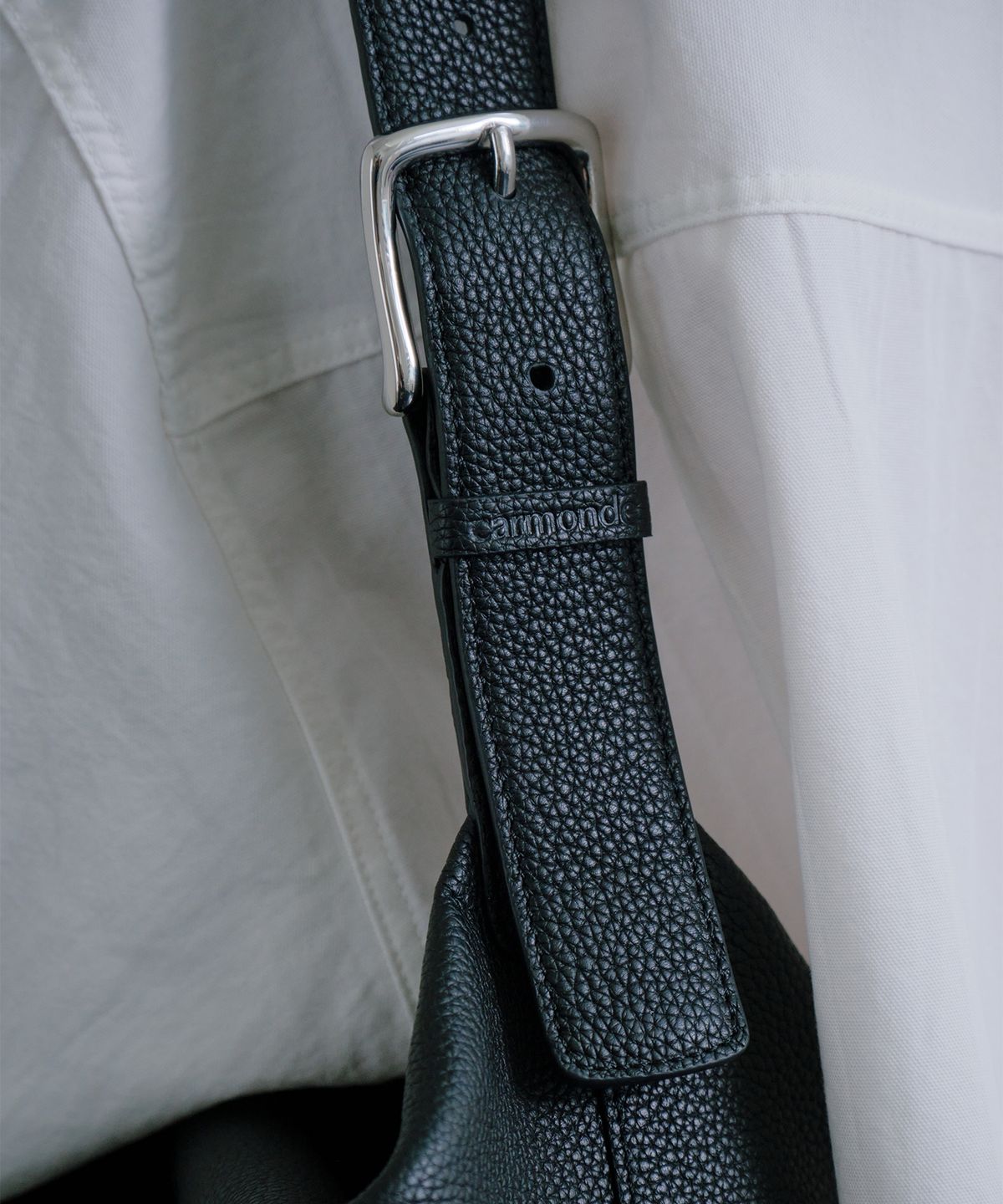 까르몽드(CARMONDE) Shell Shoulder Bag - Black