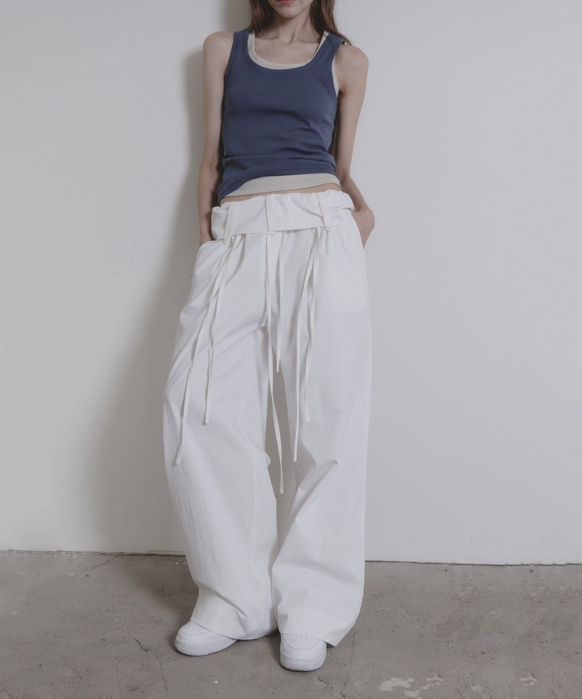 진주유즈(JINJUSE) FOLD LINE TROUSERS [WHITE]