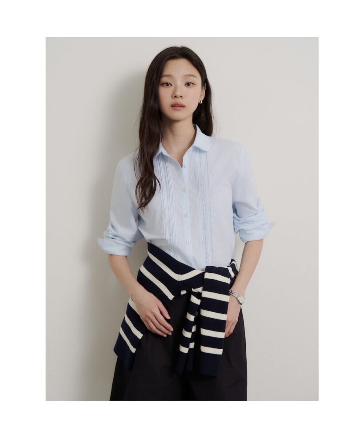 빈폴 레이디스(BEANPOLE LADIES) 레이스카라 핀턱 블라우스  스카이 블루 (BF6864C16Q)