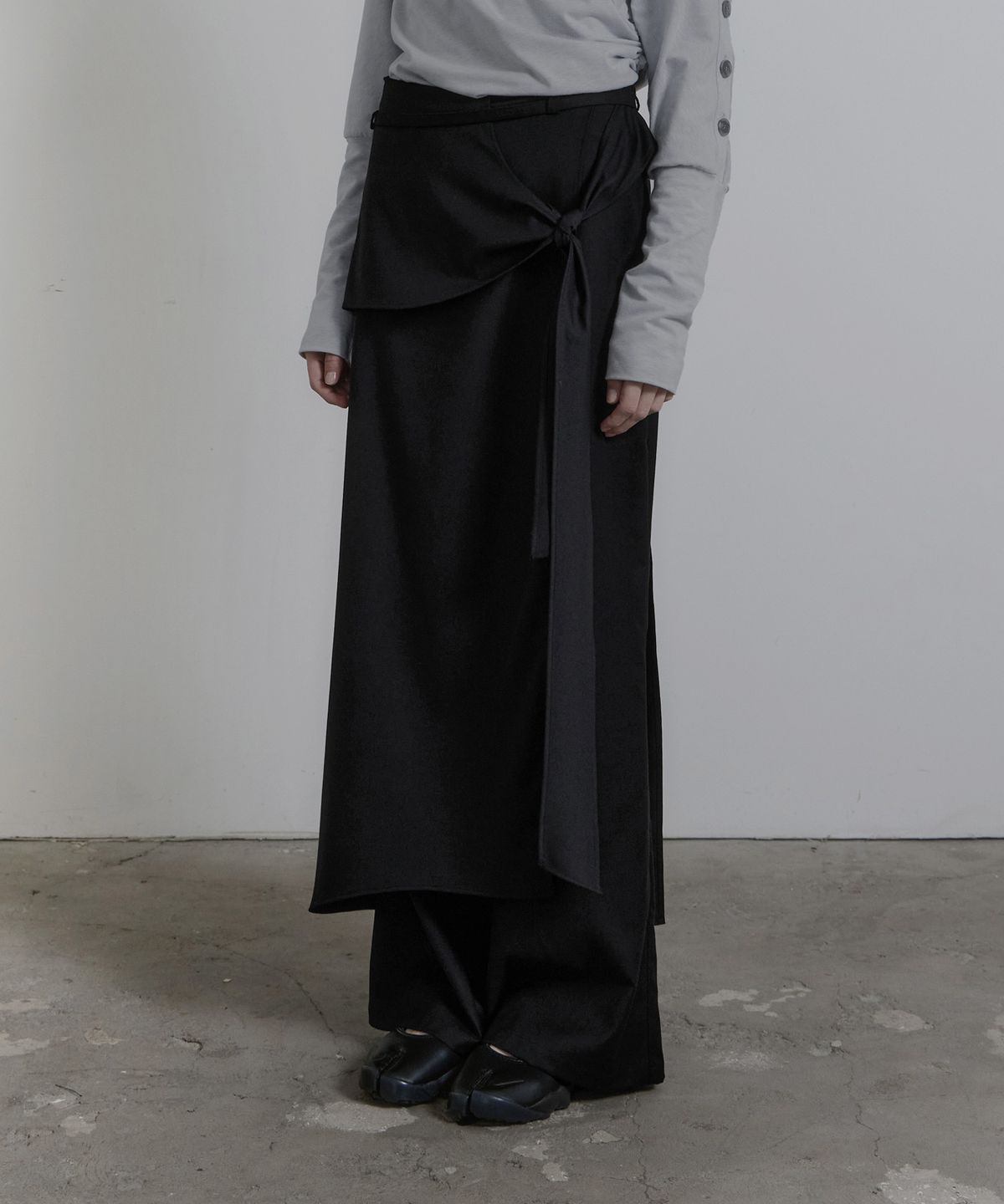 진주유즈(JINJUSE) SWAY WRAP PANTS [BLACK]