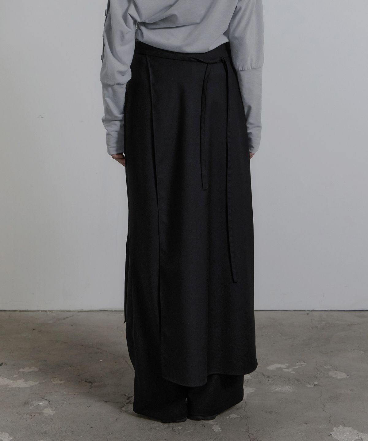 진주유즈(JINJUSE) SWAY WRAP PANTS [BLACK]