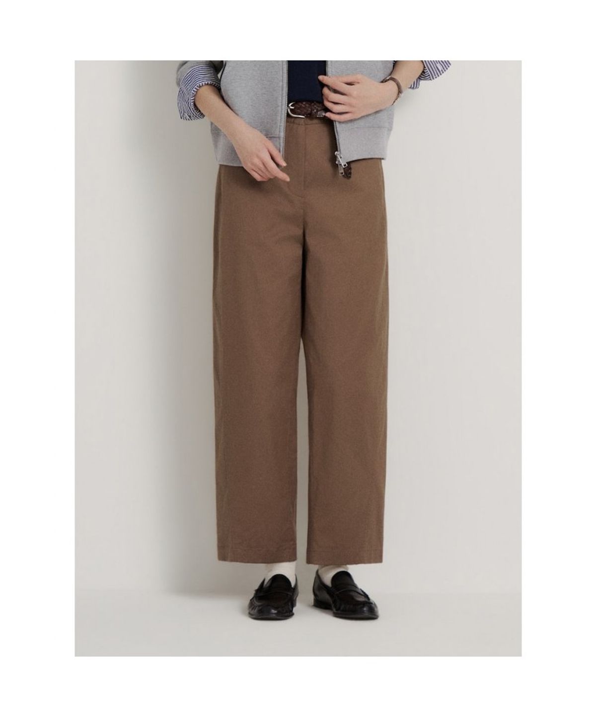빈폴 레이디스(BEANPOLE LADIES) 커브드 치노 팬츠  옐로이시 브라운 (BF6821C13B)