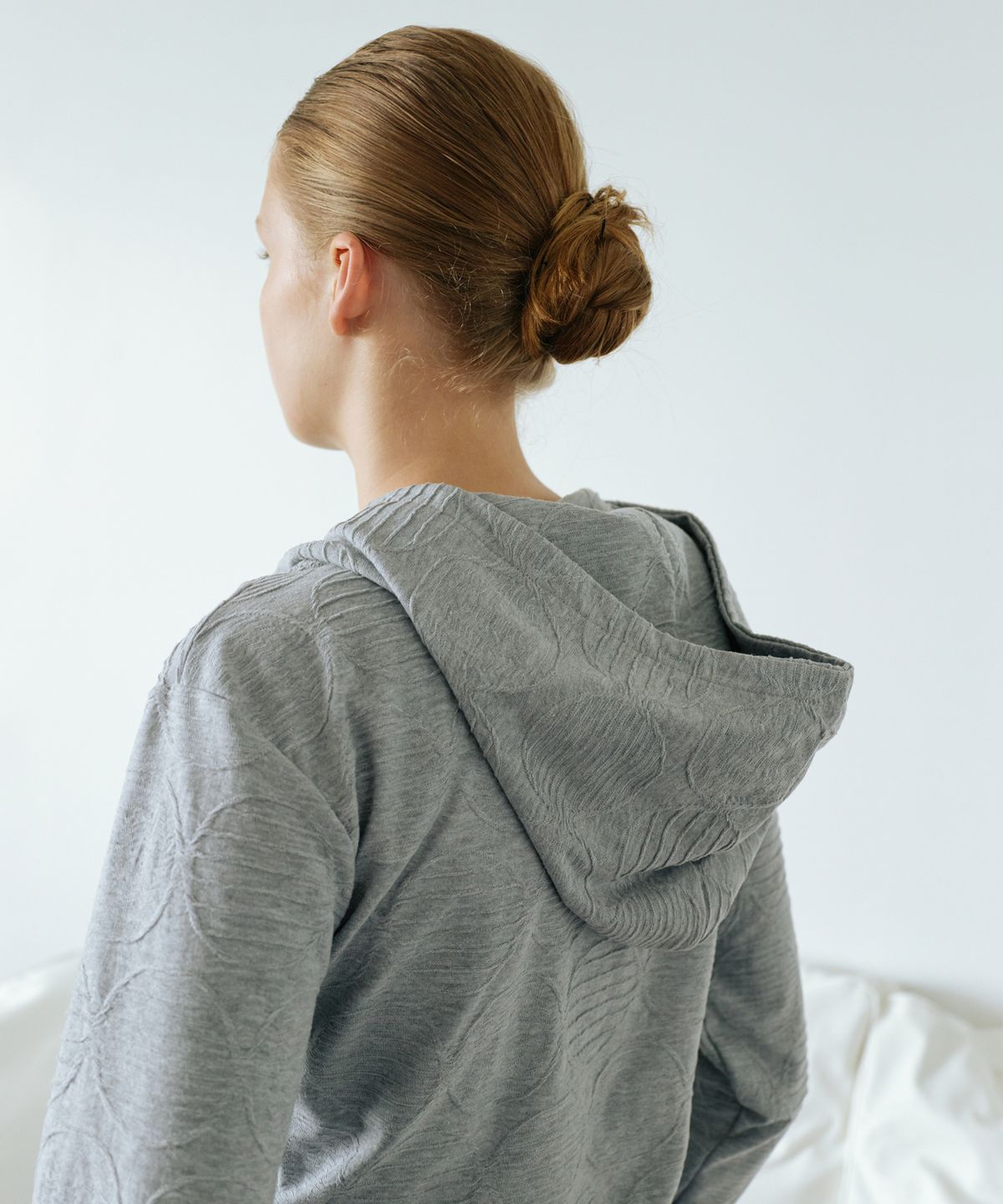 우네씬(UUNE SCENE) Dot Jacquard Hooded Cardigan_Melange Grey