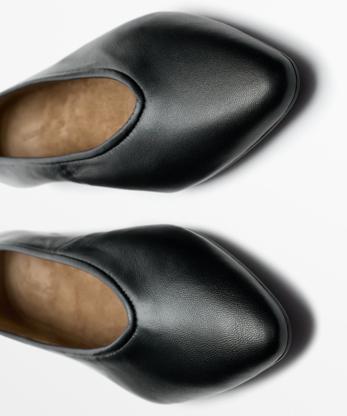 마시모두띠(MASSIMO DUTTI) 소프트 가죽 포인티드 발레리나