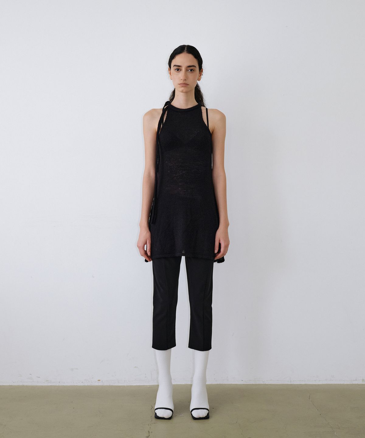 우네씬(UUNE SCENE) Scarf Tie Halter Knit_Black