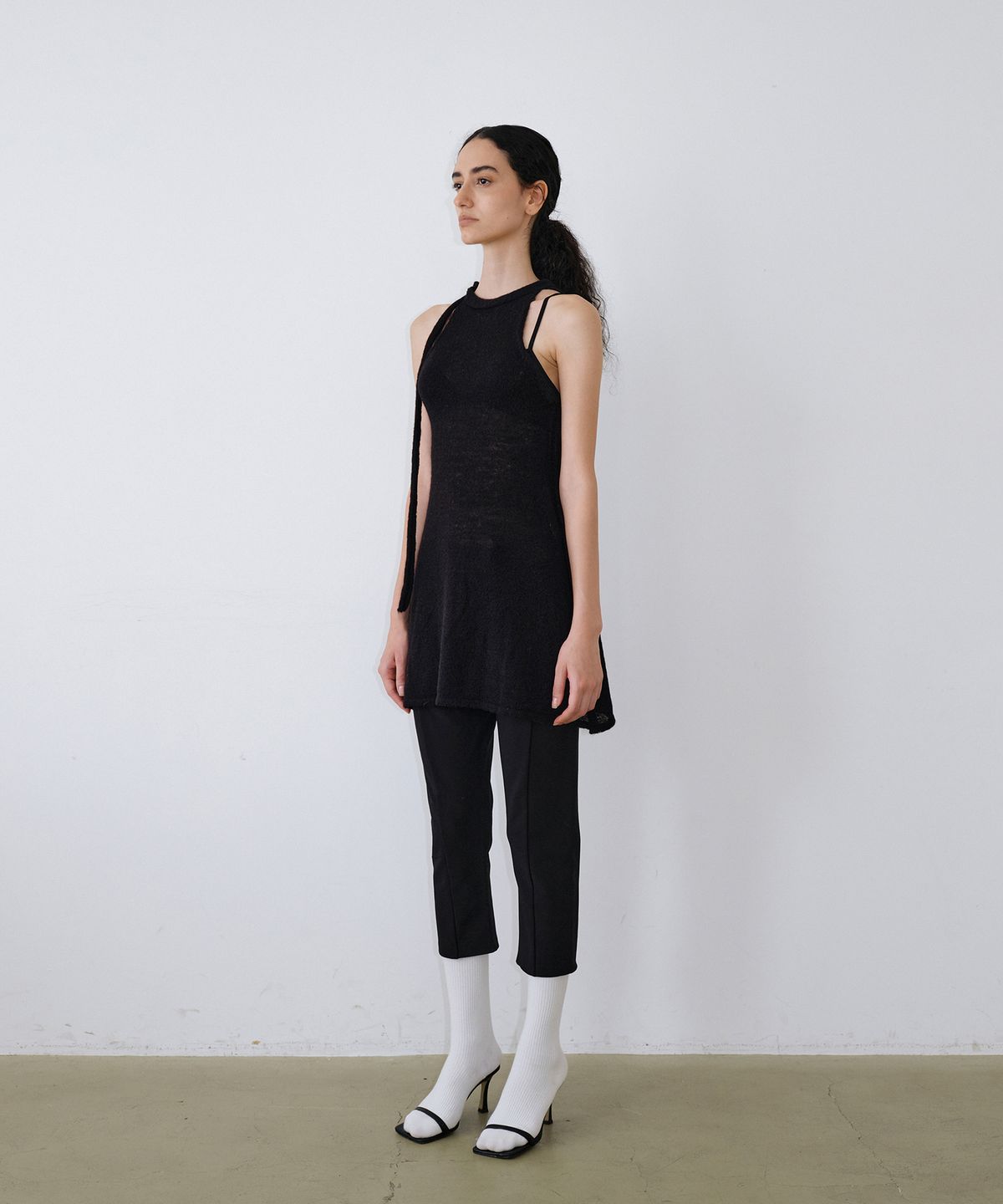 우네씬(UUNE SCENE) Scarf Tie Halter Knit_Black