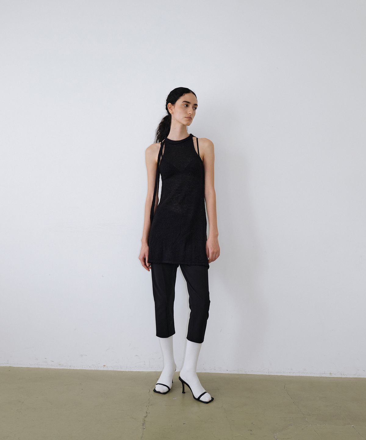 우네씬(UUNE SCENE) Scarf Tie Halter Knit_Black