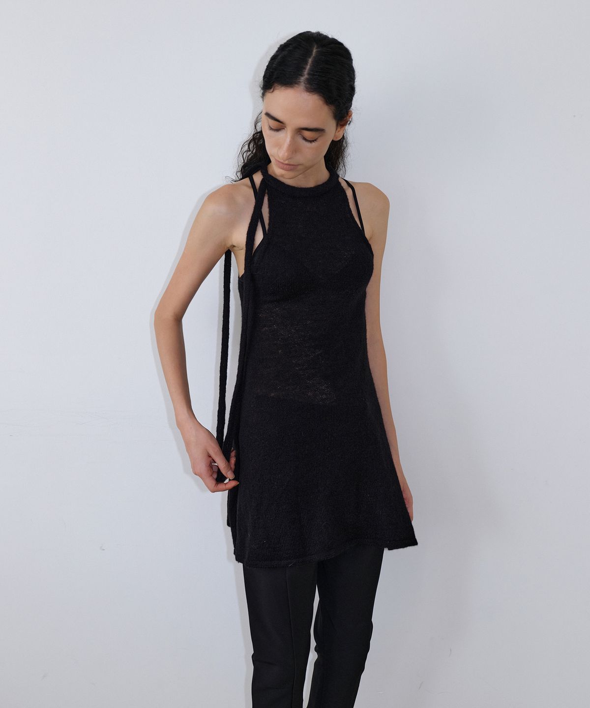 우네씬(UUNE SCENE) Scarf Tie Halter Knit_Black