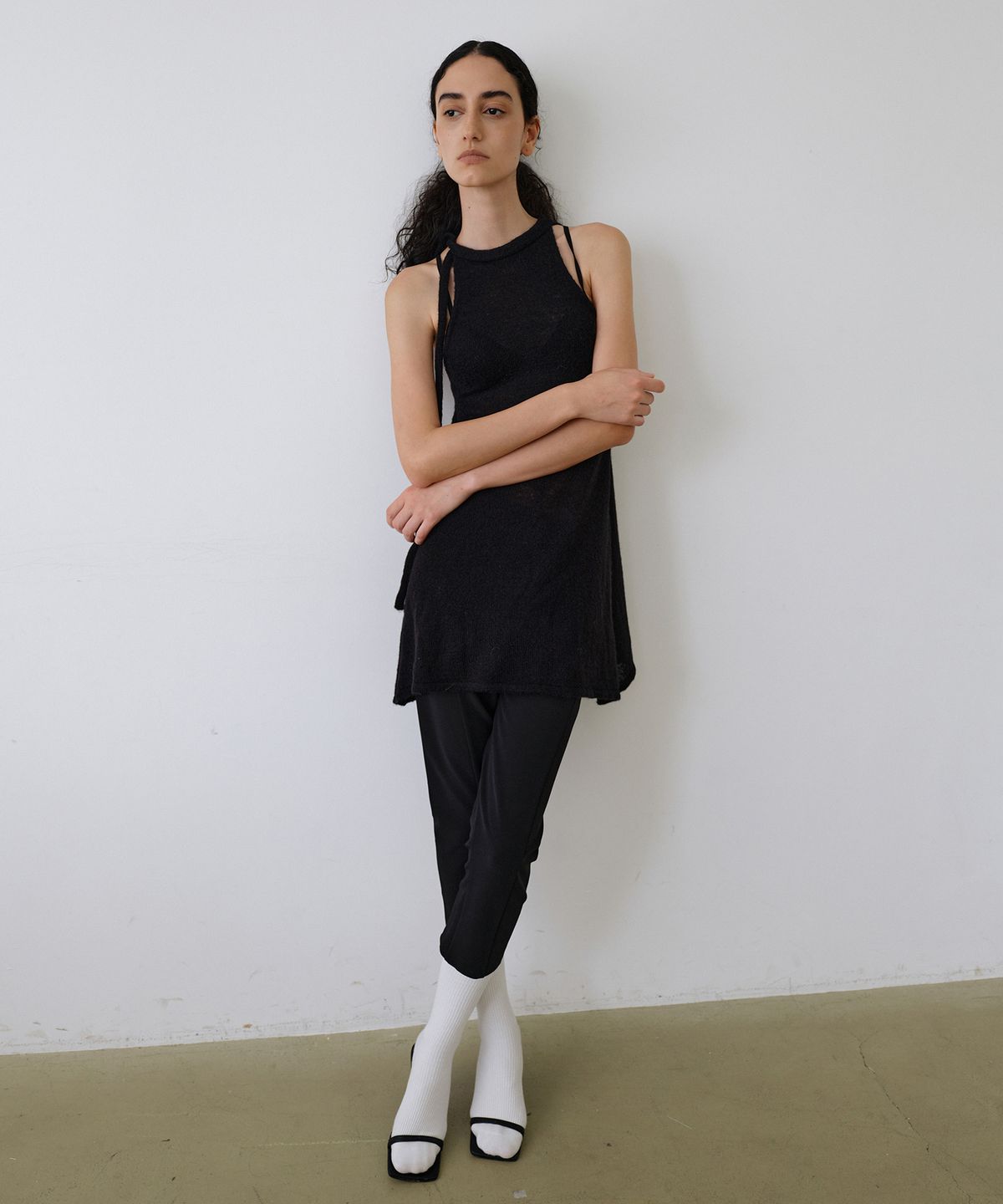 우네씬(UUNE SCENE) Scarf Tie Halter Knit_Black