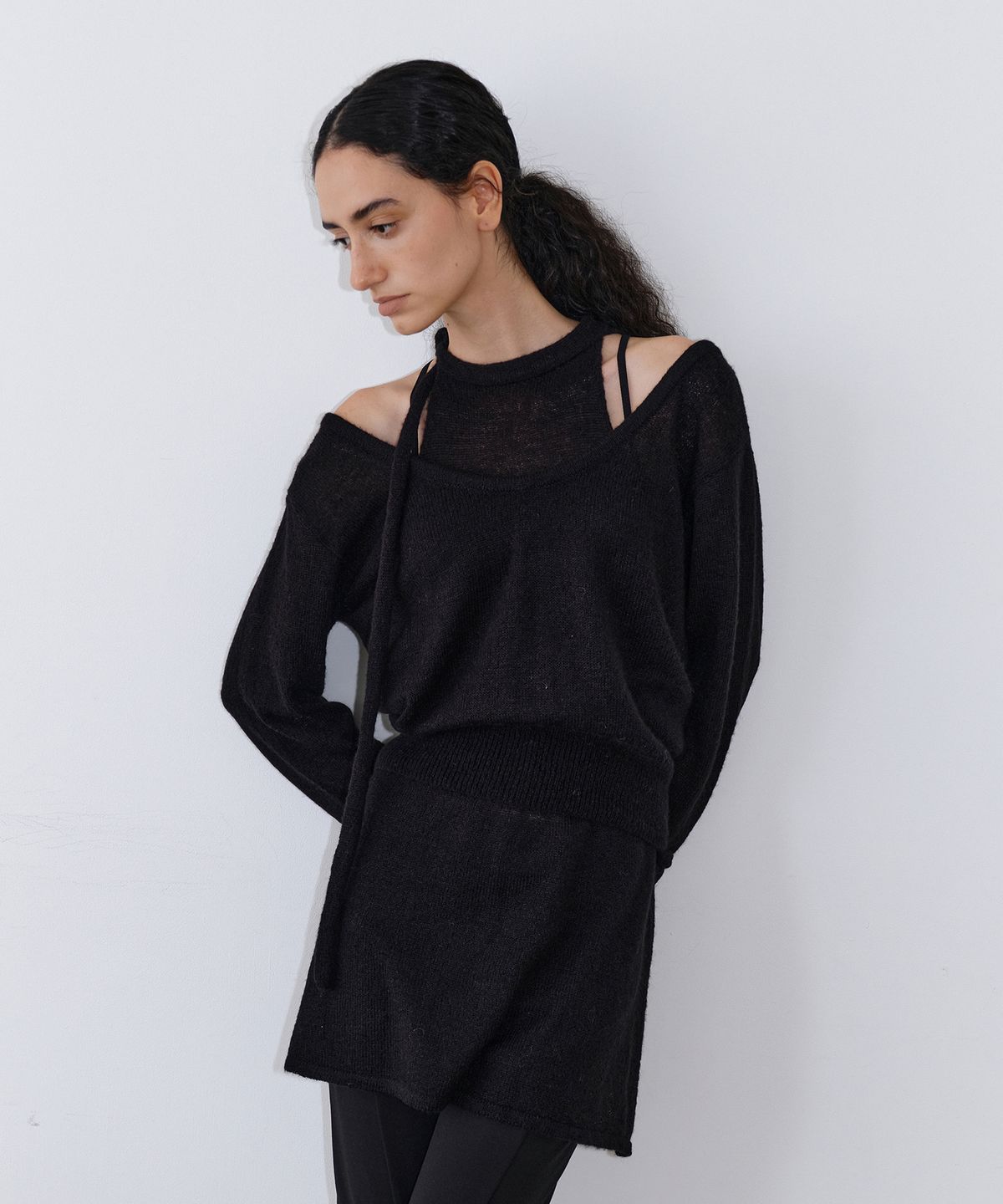 우네씬(UUNE SCENE) Scarf Tie Halter Knit_Black