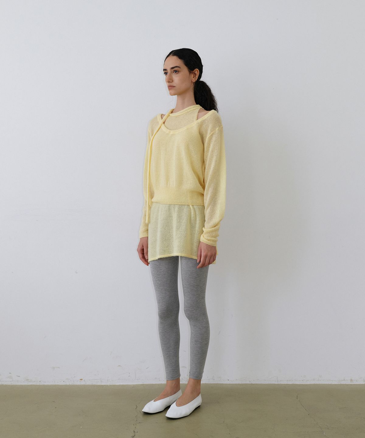 우네씬(UUNE SCENE) String Deep U-Neck Knit_Yellow