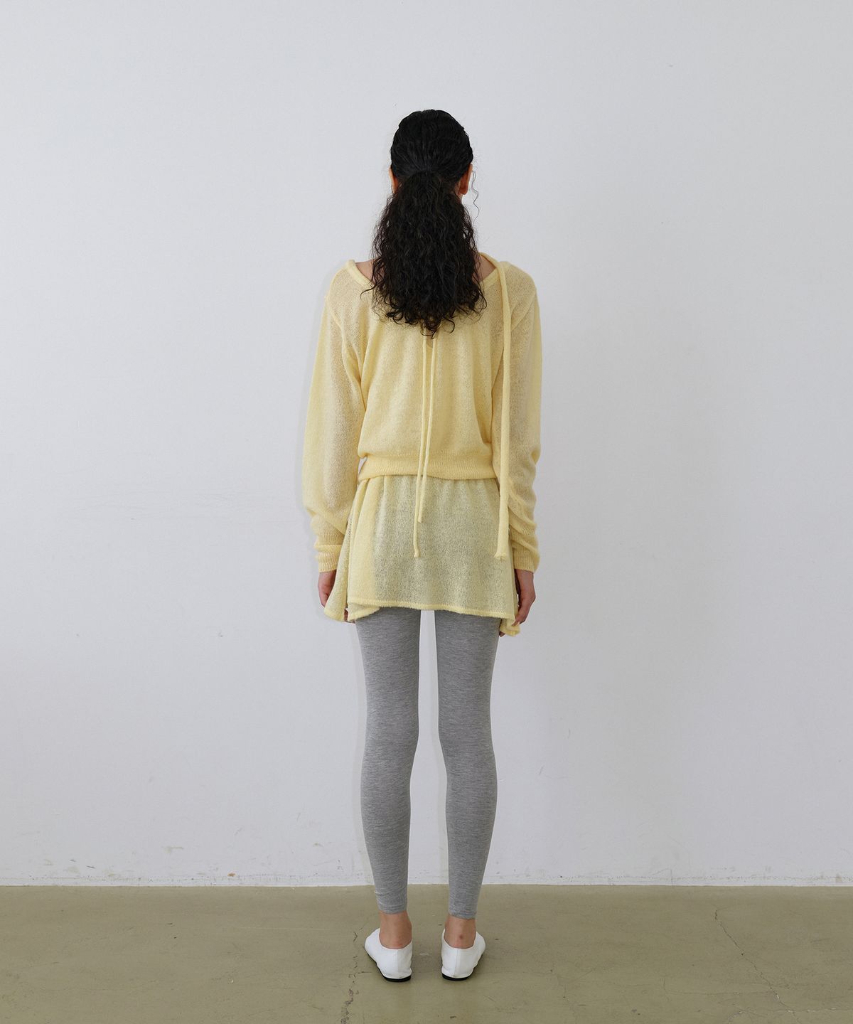 우네씬(UUNE SCENE) String Deep U-Neck Knit_Yellow