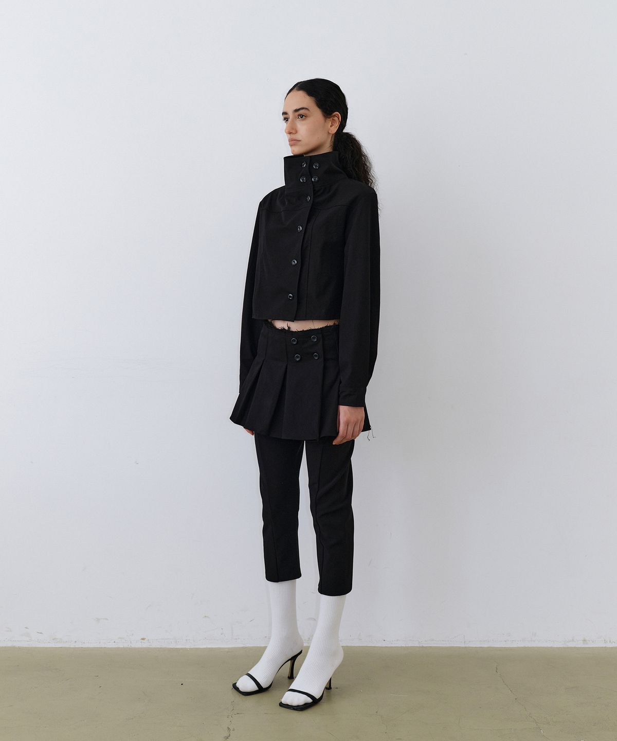 우네씬(UUNE SCENE) Mini Pleated Wrap Skirt_Black