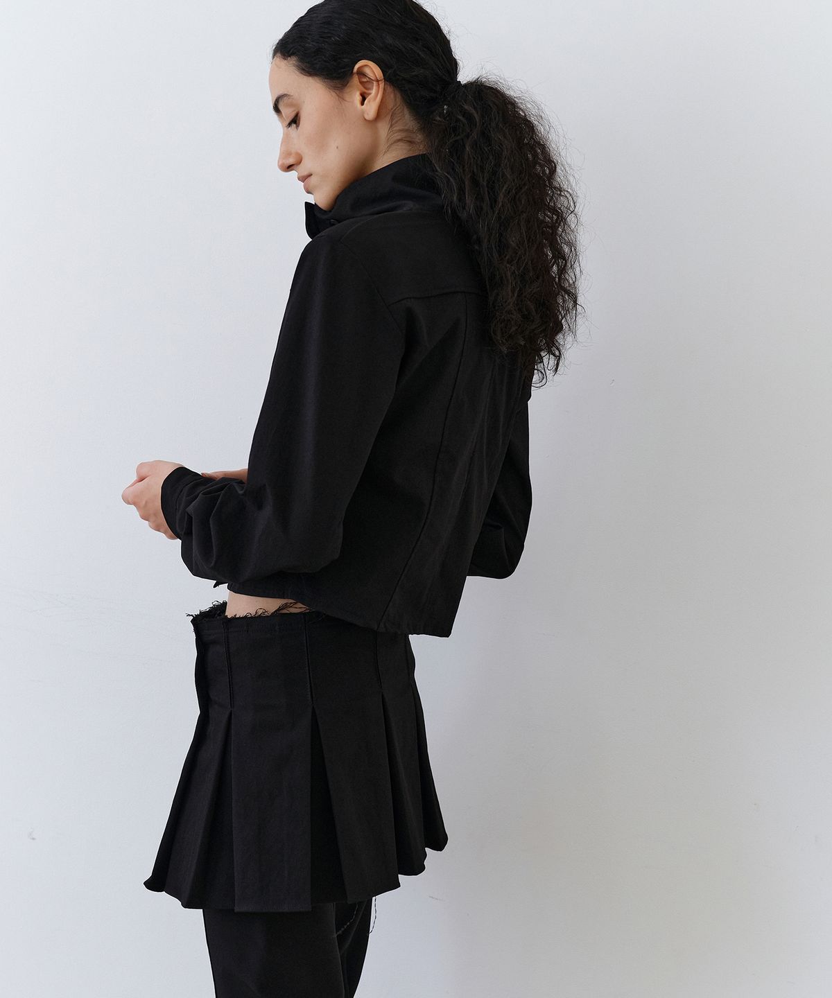 우네씬(UUNE SCENE) Mini Pleated Wrap Skirt_Black