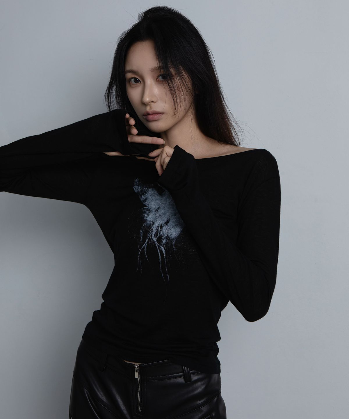 요키토키(YOKI TOKI) BUTTERFLY FINGER HOLE T-SHIRTS [Black]