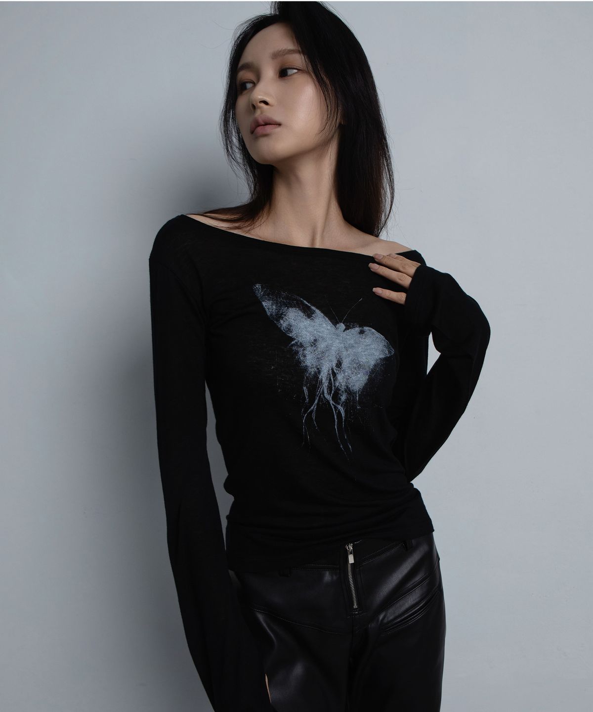 요키토키(YOKI TOKI) BUTTERFLY FINGER HOLE T-SHIRTS [Black]