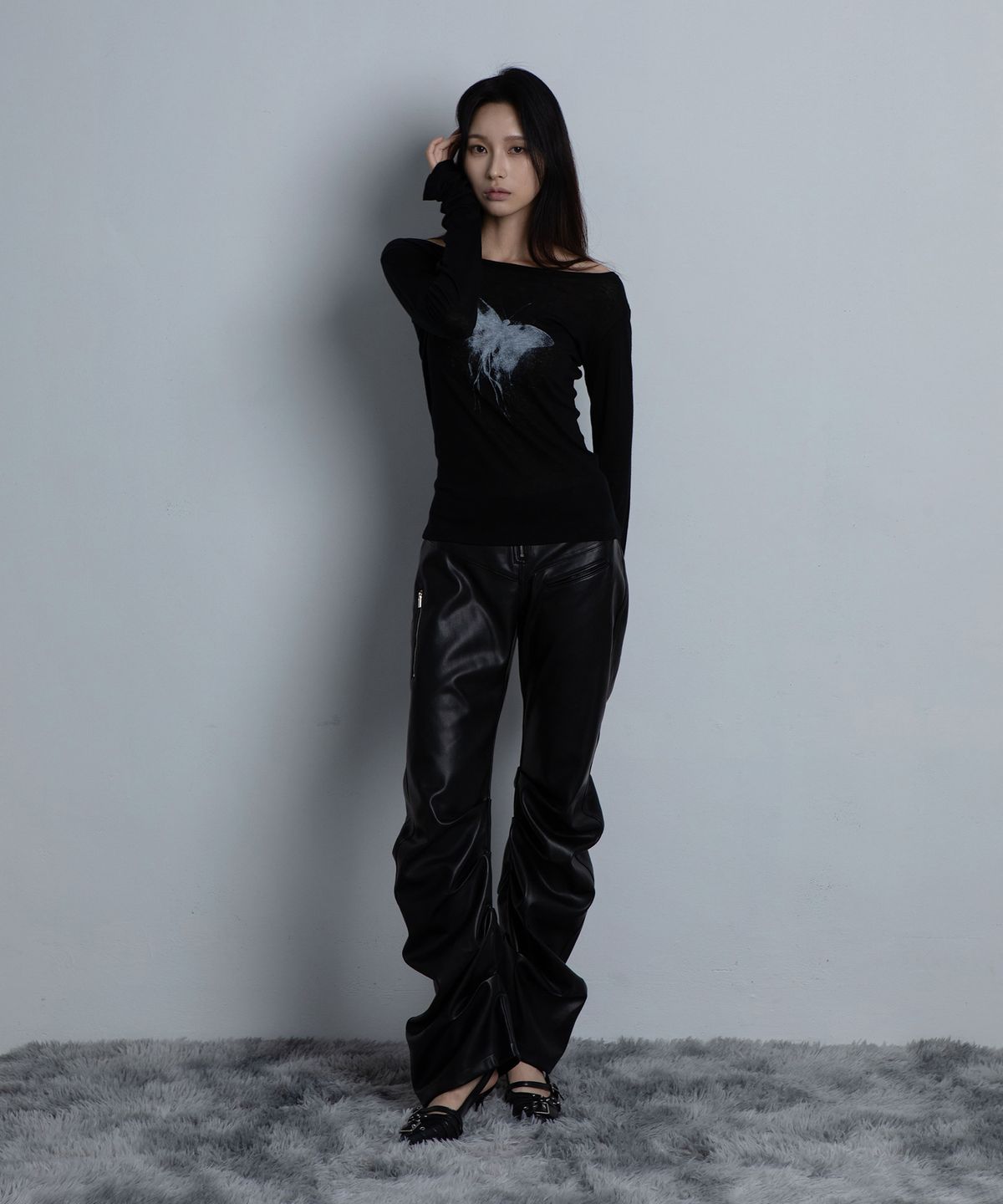 요키토키(YOKI TOKI) BUTTERFLY FINGER HOLE T-SHIRTS [Black]