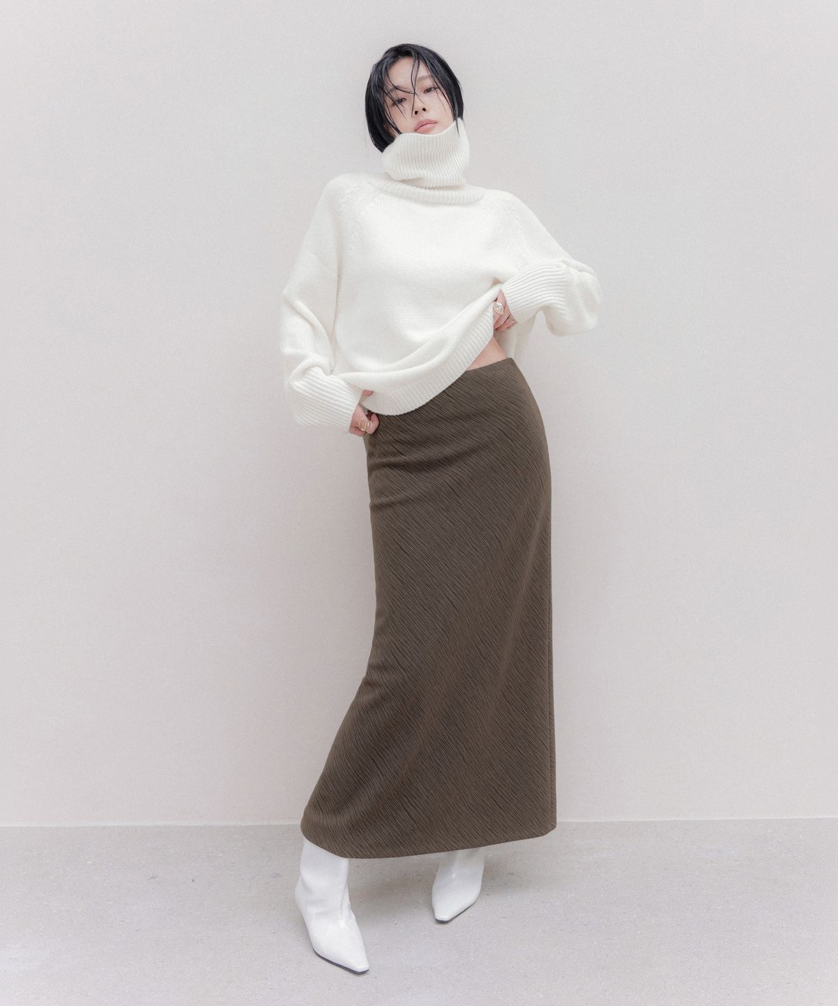 메무아(MEMUA) 벨루아 맥시 라인 스커트(우드브라운)