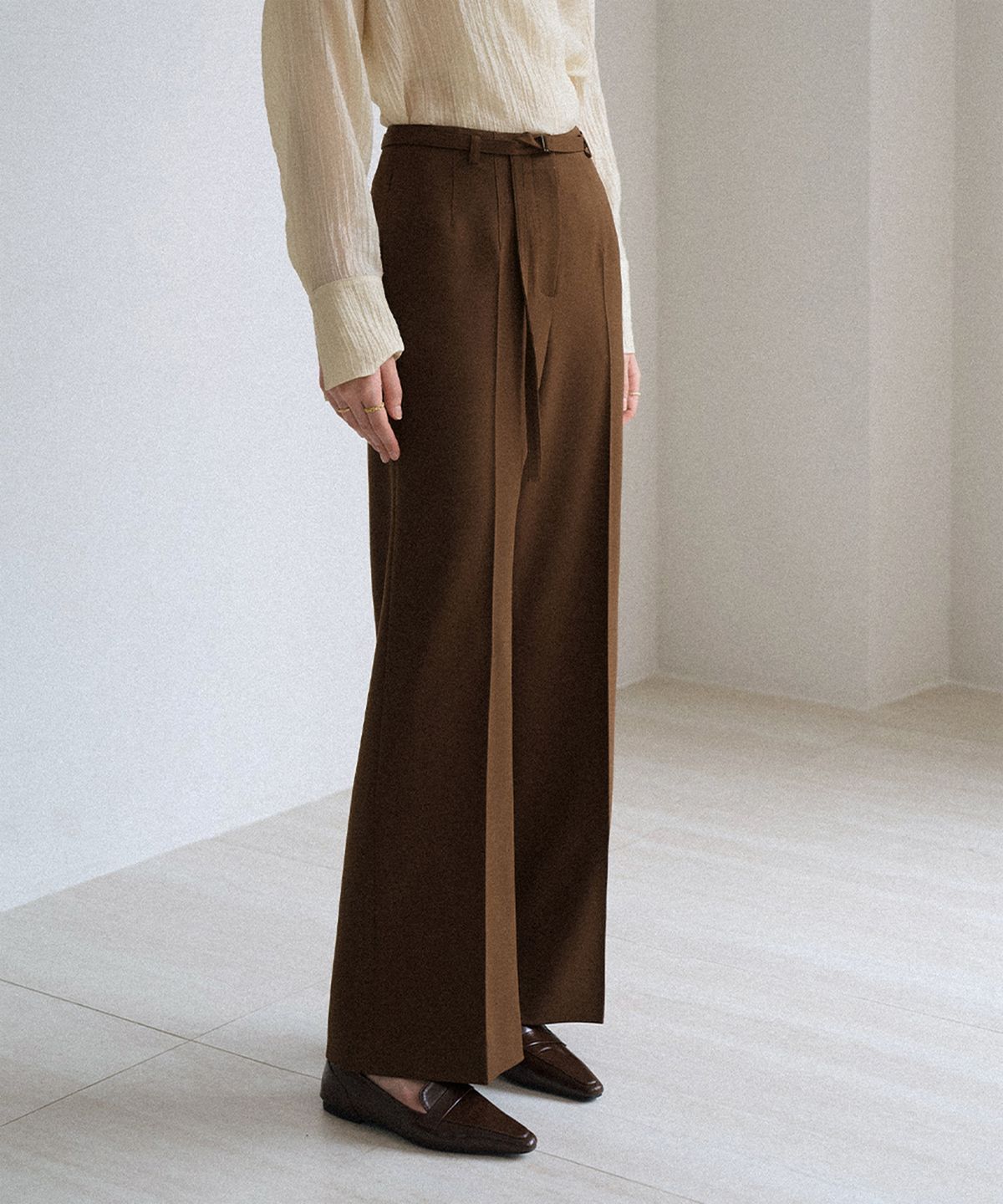 비율(VIYUL) 벨티드 세미 하이라이즈 와이드 슬랙스