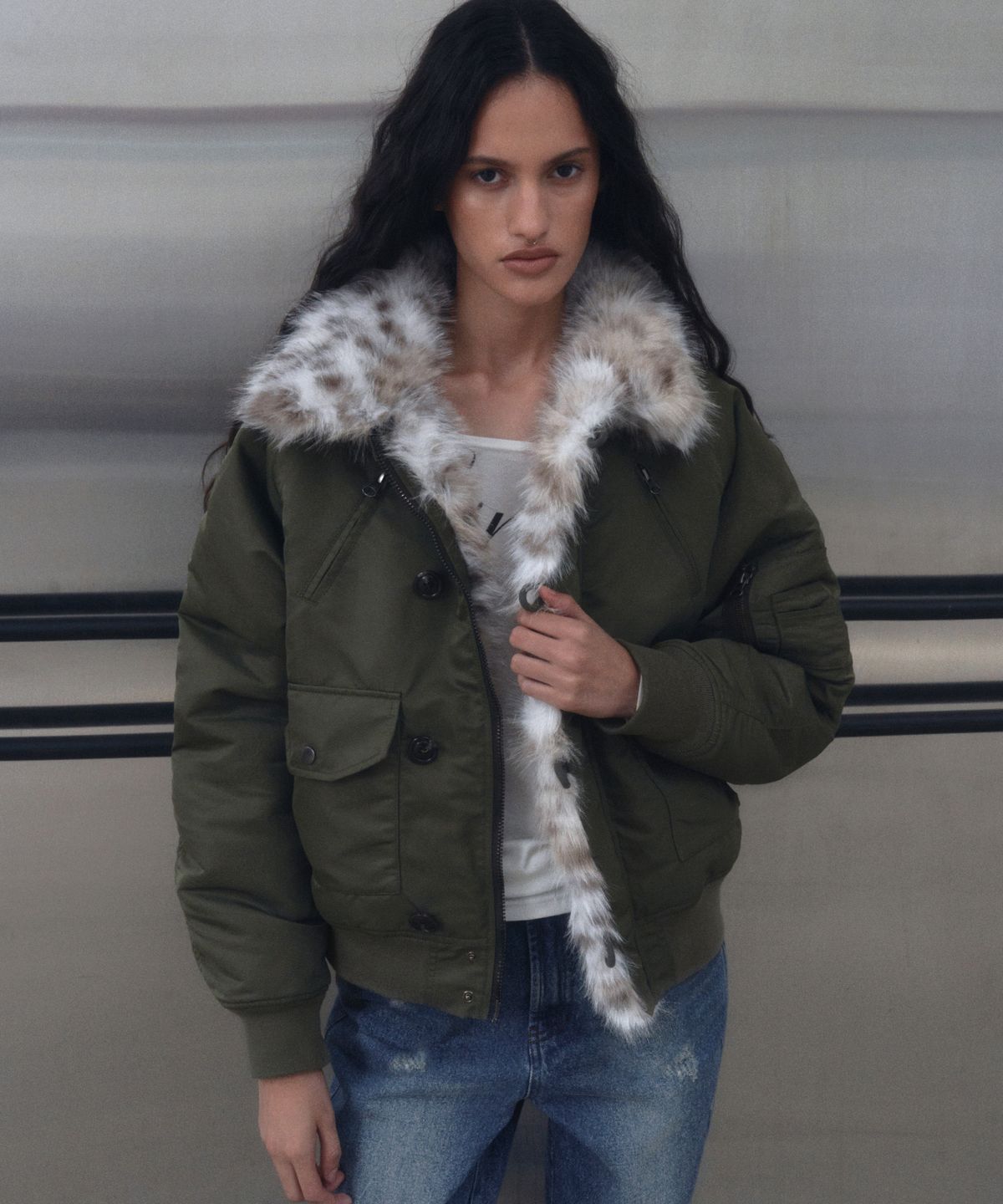 긴스키(GINSUKI) [긴스키 X 물바다]REVERSIBLE FUR MA-1 JUMPER (KHAKI)