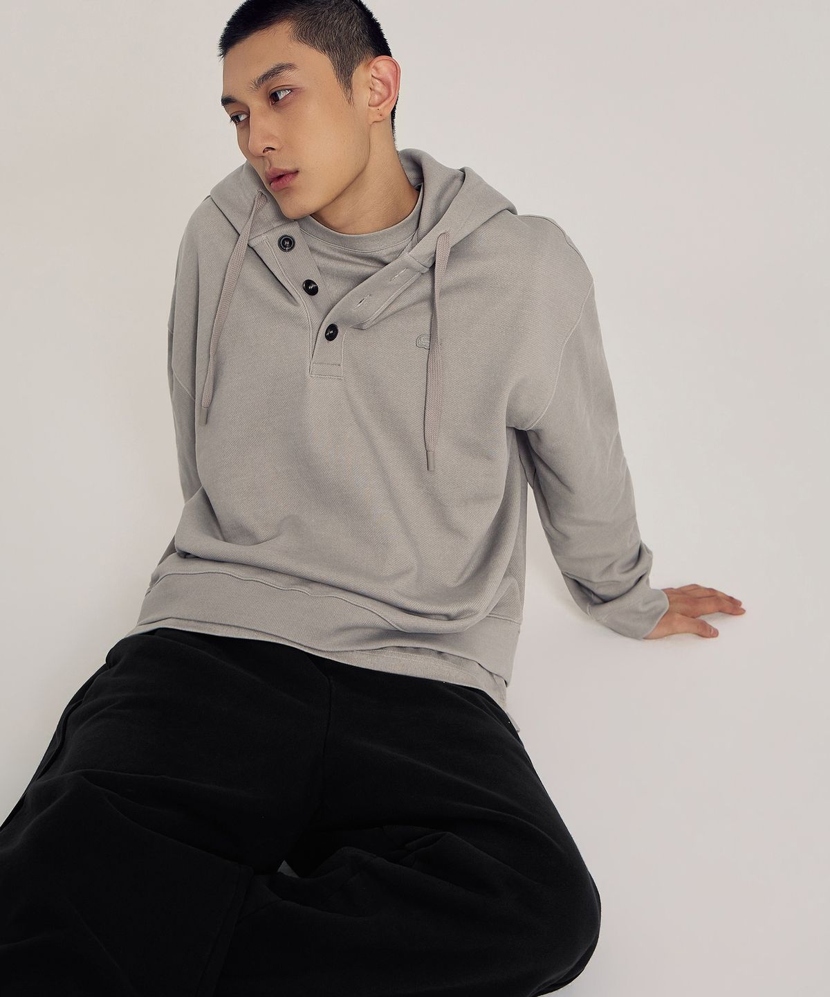 라코스테(LACOSTE) 남성 워싱 버튼 후드 풀오버 SH297E-56N I18