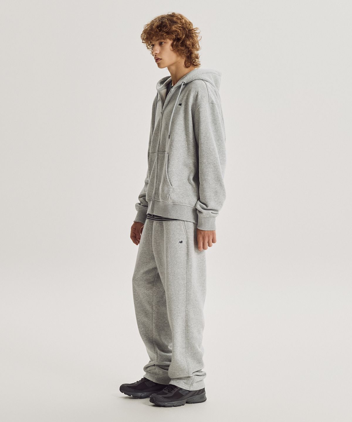 뉴발란스(NEW BALANCE) NBMLG41013 / UNI 에센셜 클래식 기모 스트레이트 팬츠 (M/GRAY)