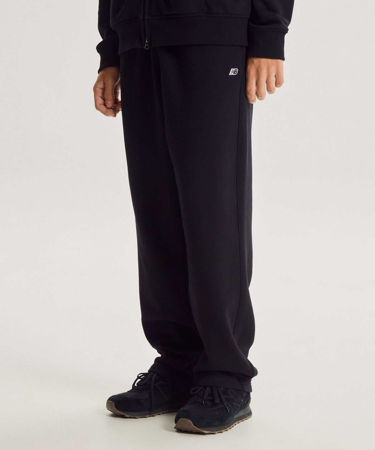 뉴발란스(NEW BALANCE) NBMLG41013 / UNI 에센셜 클래식 기모 스트레이트 팬츠 (BLACK)